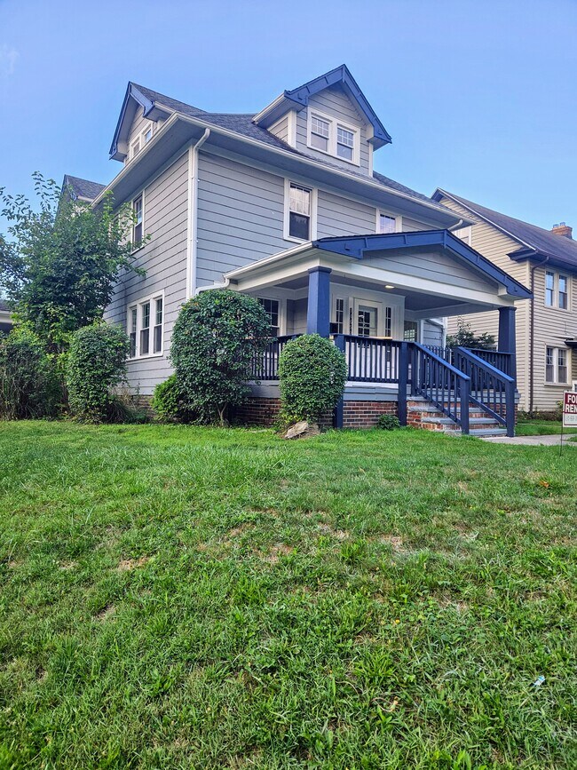 Big front yard - 14650 Superior Rd