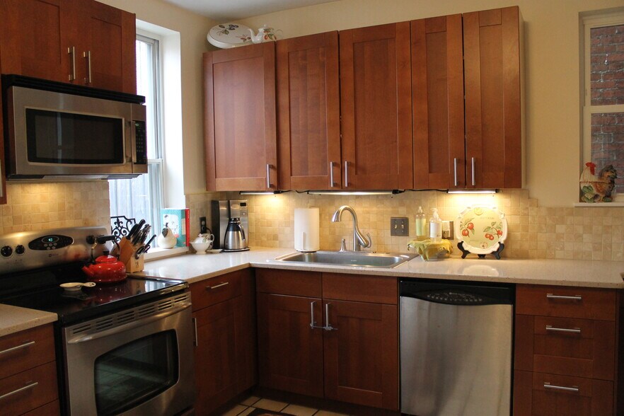 Kitchen - 533 8th Street Northeast