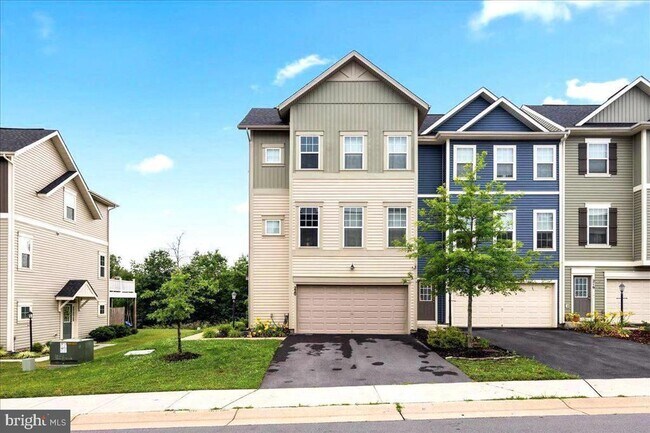 Building Photo - 220 Patchwork Dr