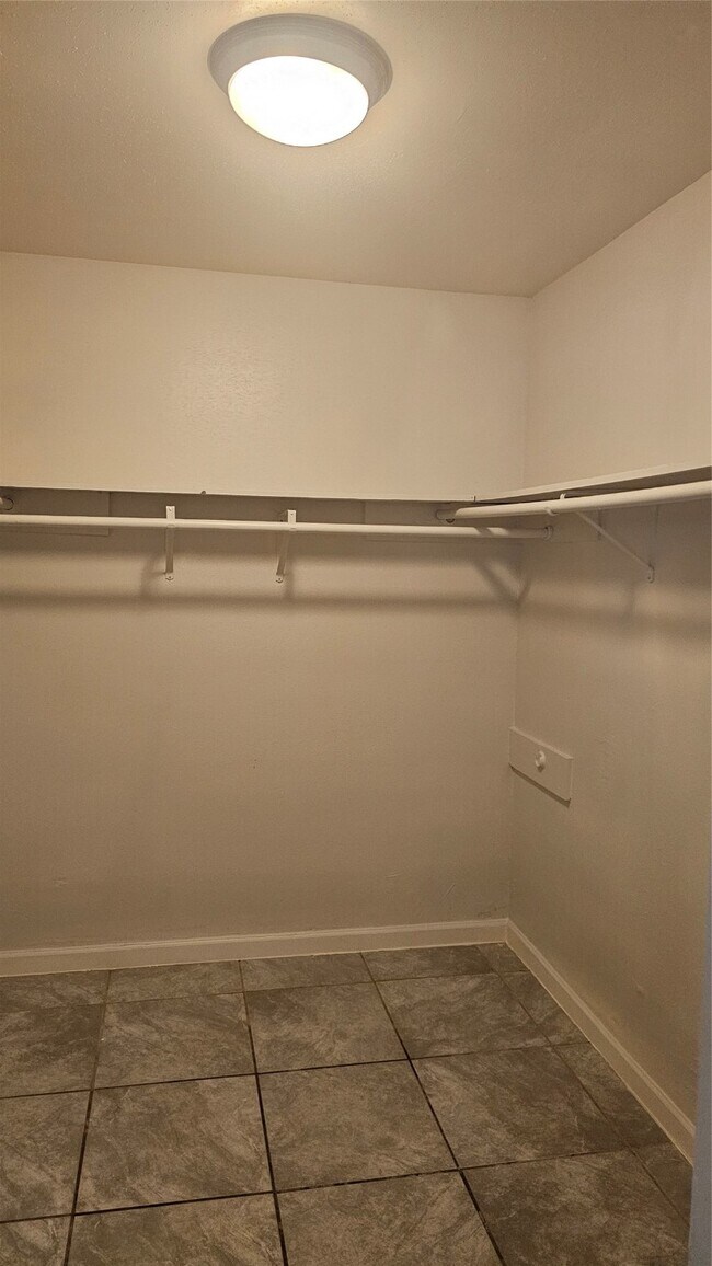 Building Photo - 2610 Strait Ln