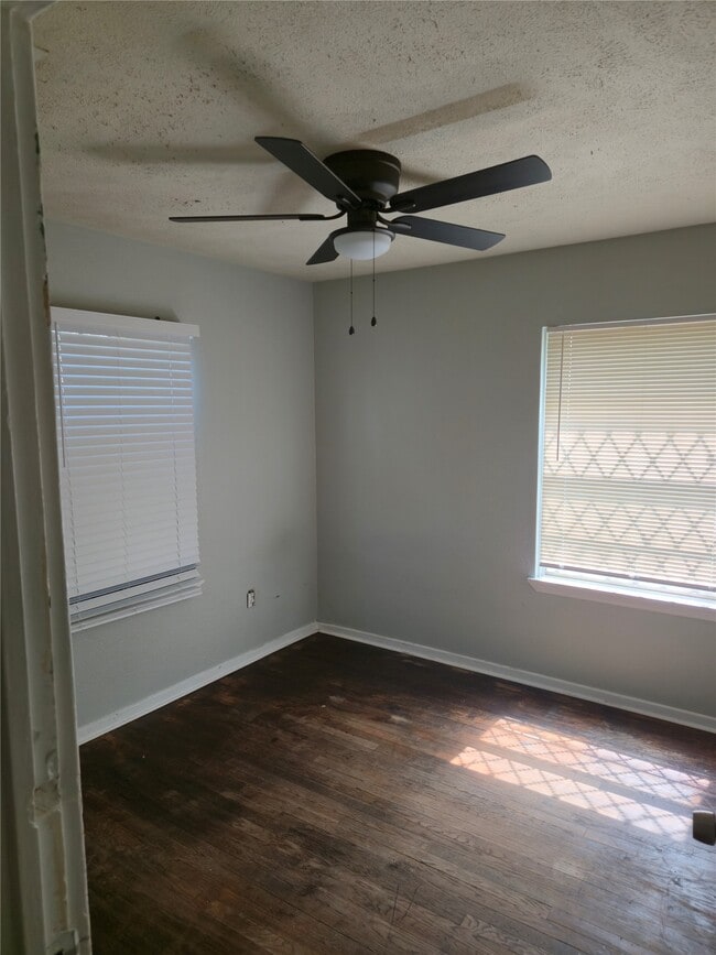 Building Photo - 5203 Pensdale St