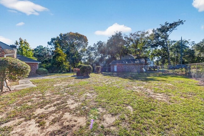 Building Photo - 1353 Secessionville Rd