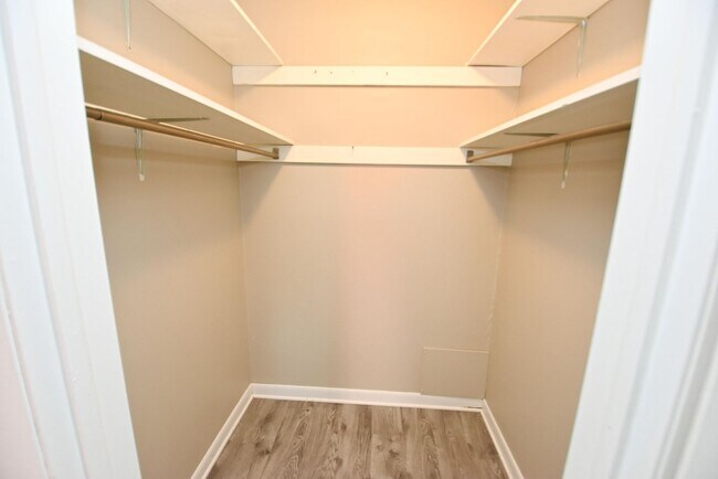 Building Photo - Updated 3 bedroom 1.5 bath home in South Bend IN