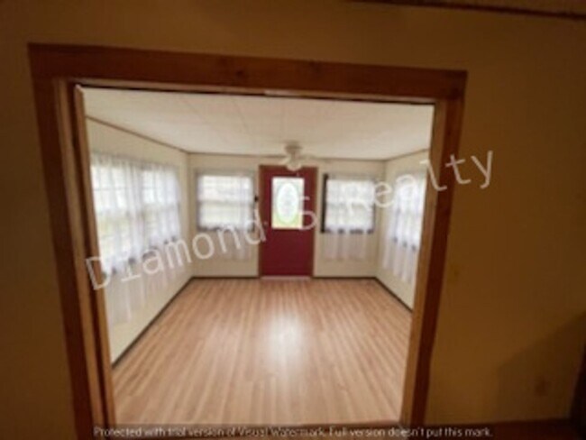 Building Photo - 3 Bedroom Home In Nice, Established Neighborhood