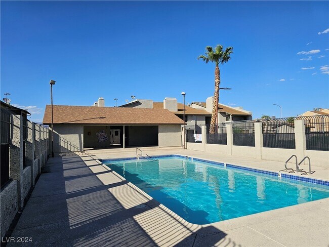 Building Photo - 3749 Carlyle Dr