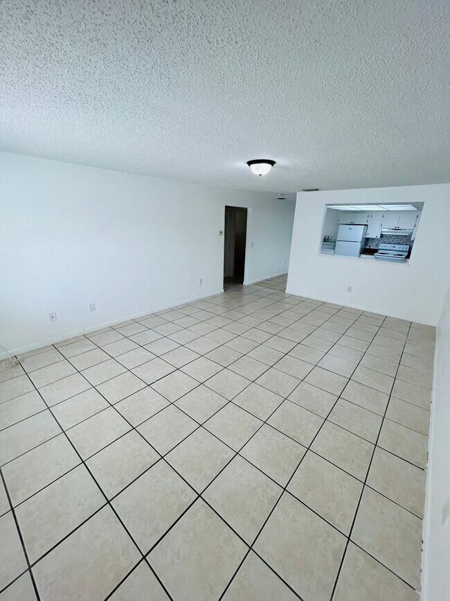 Building Photo - 2648 South Dr