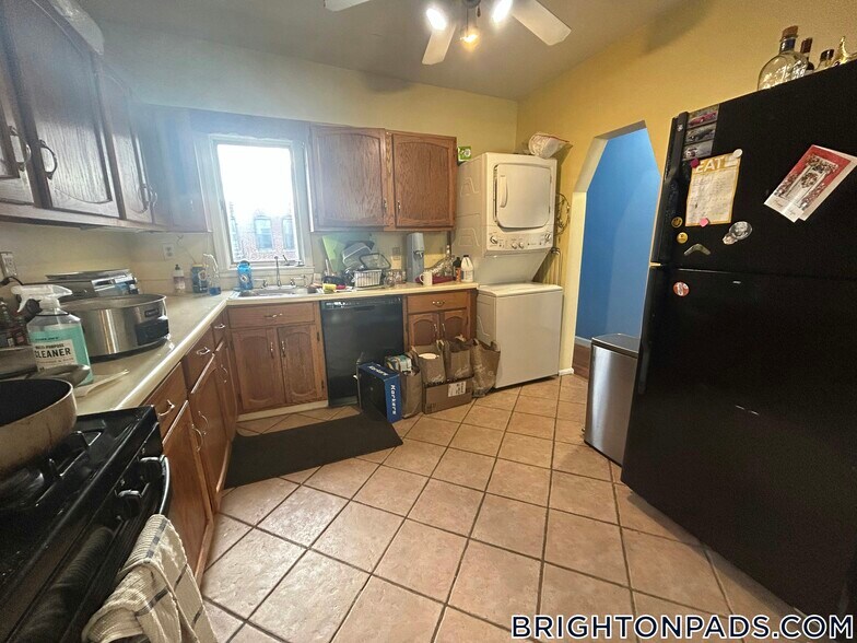 Building Photo - 9 Saybrook St