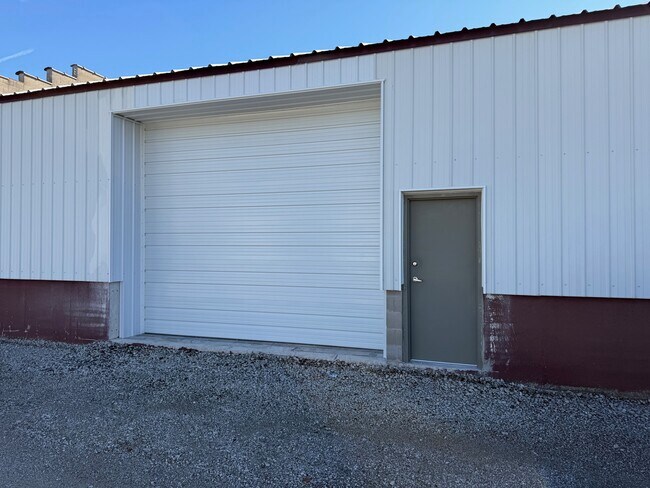 Building Photo - 801 E Main St