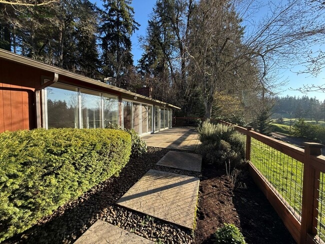 Building Photo - 1808 E 28th Ave