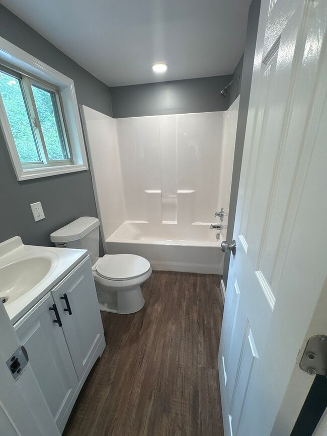 Building Photo - 408 3rd Ave NW