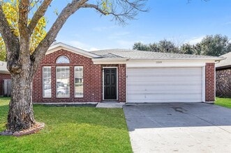 Building Photo - 1359 Lincolnshire Way