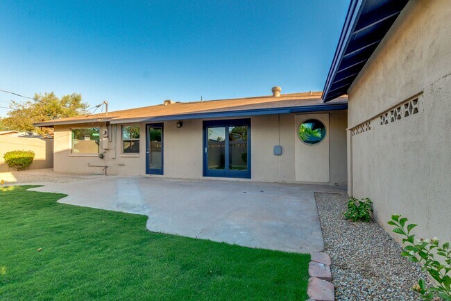 Building Photo - 4 Bedroom, 3 Baths, includes 2 Master Suites Just 1-Mile from ASU