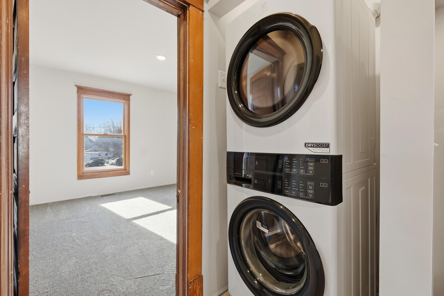 Building Photo - 808 W Main St