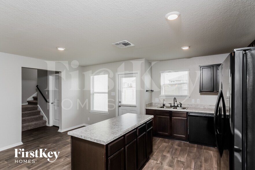 Building Photo - 13923 Morgan Terrace