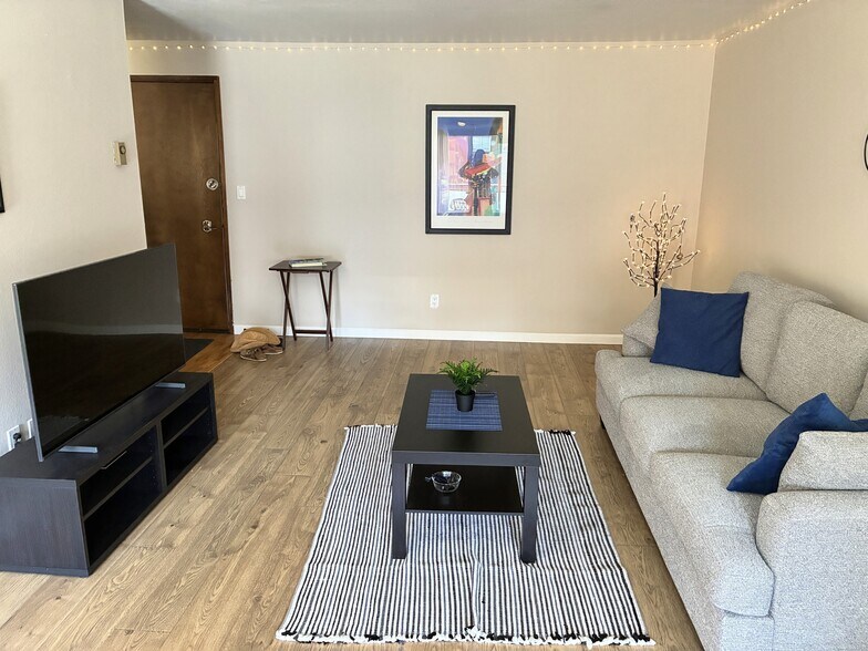 living area (facing east) furnishings opt for sale - 7001 Sand Point Way NE