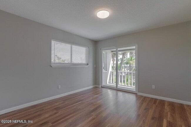 Building Photo - 360 14th Ave S