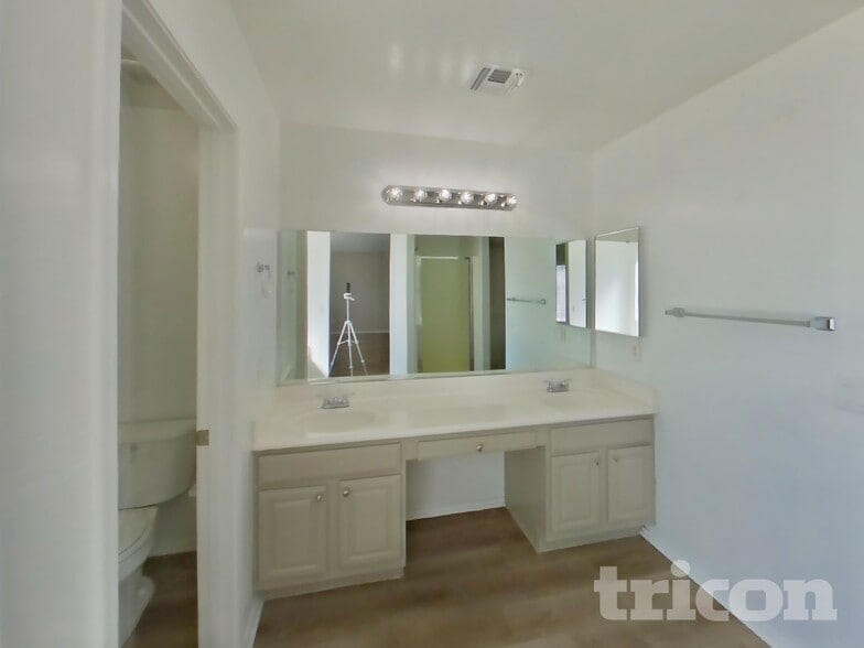 Building Photo - 12367 W Turney Ave