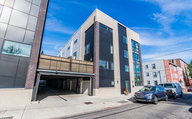 Building Photo - Three Bed Olde Kensington Home