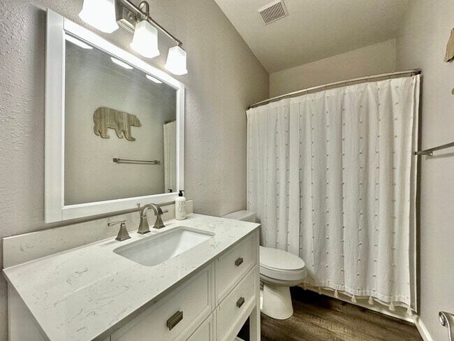 Building Photo - Spacious, Fully-Furnished 2/2 Condo Minutes from Campus - SPRING SEMESTER LEASE AVAILABLE!