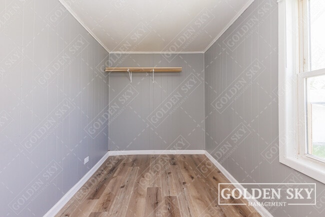 Building Photo - 113 E 1st St