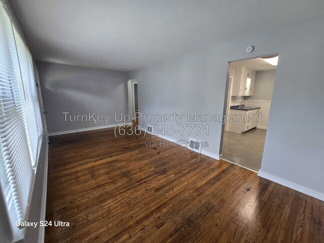Building Photo - 325 S Marguerite Ave