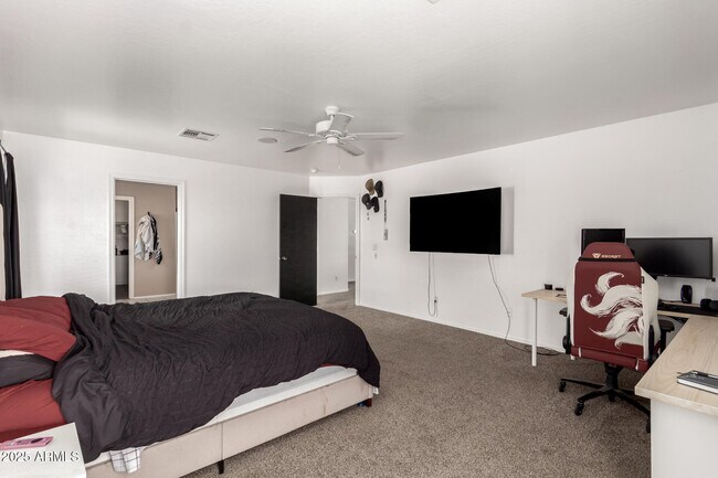 Building Photo - 8812 N 67th Dr