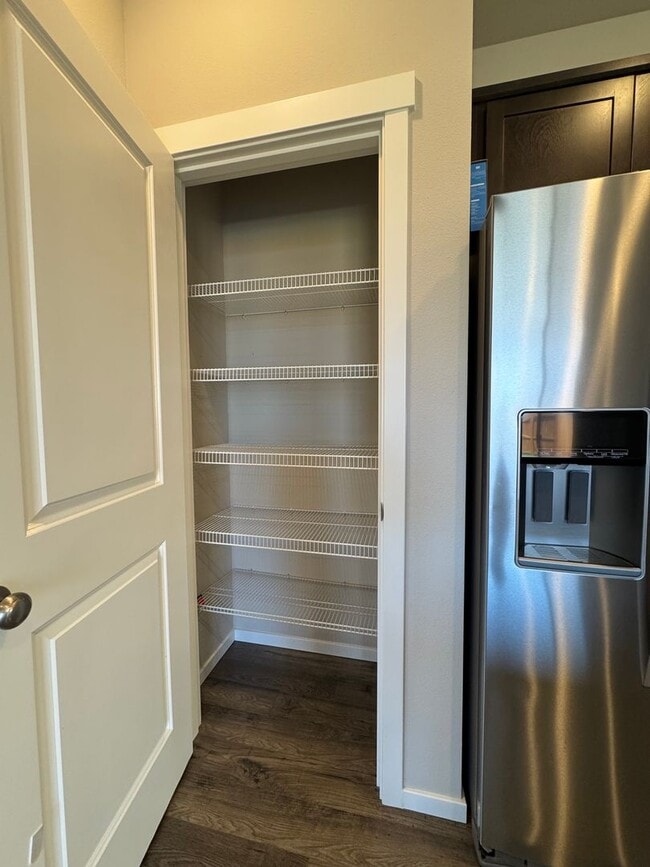 Building Photo - Modern 4-Bed Home for Rent