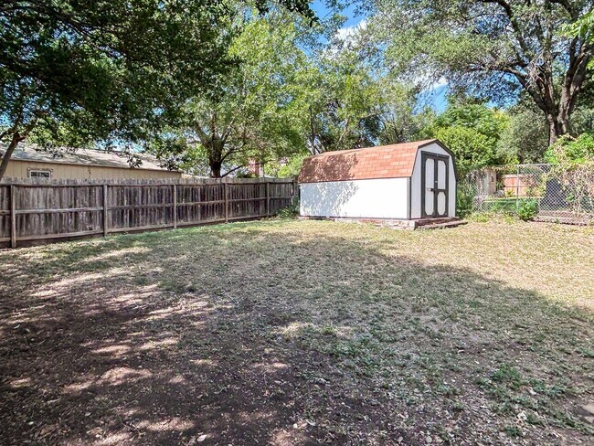Building Photo - Inviting Northwest San Antonio Home - Fireplace, Office Flex, & Mature Trees