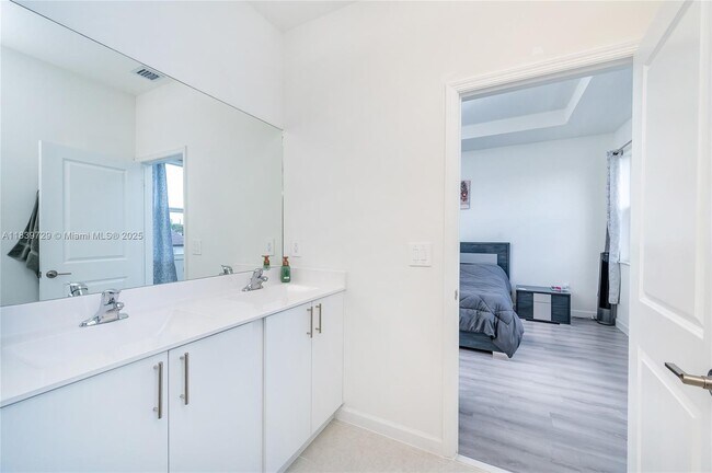 Building Photo - 26480 SW 148th Ct