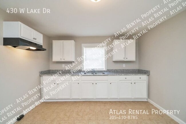 Building Photo - 430 W Lake Dr