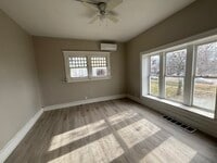 Building Photo - 14 E 6th Ave