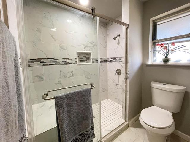 Building Photo - 6704 Greenacres Dr