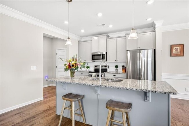 Building Photo - 133 Madison Bend