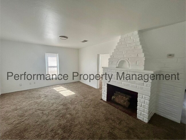 Building Photo - 604 Woodrow Ave