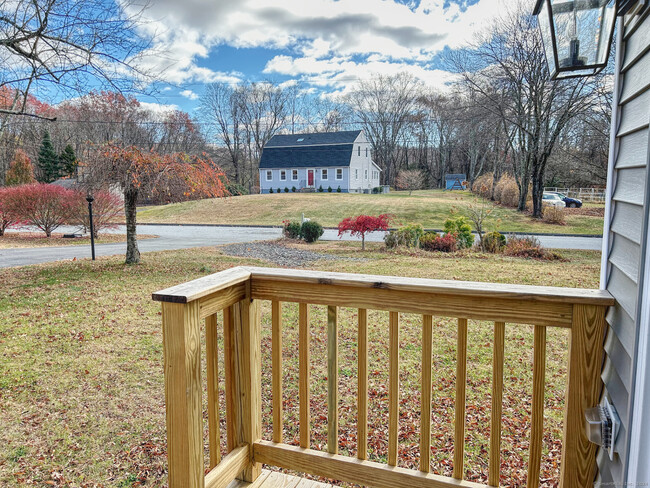 Building Photo - 10 Settlers Ln