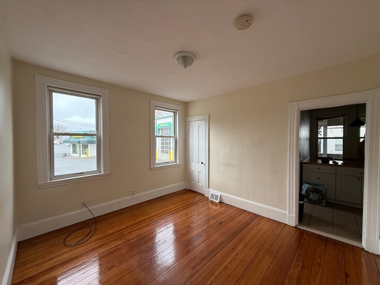 Building Photo - 259 Beacon St