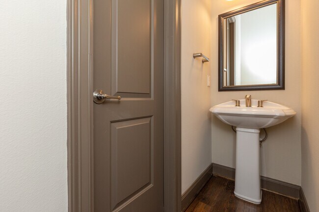Building Photo - 87 Aventura Pl