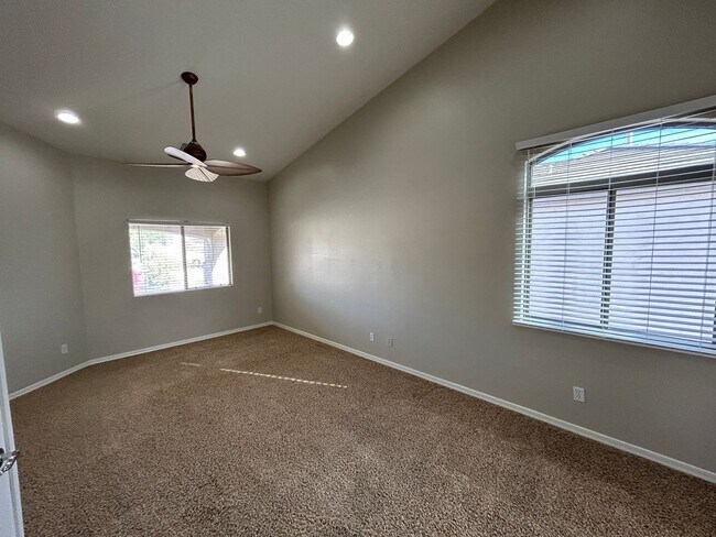 Building Photo - 5411 W Rowel Rd