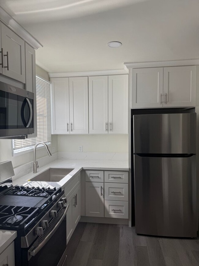 Building Photo - FOR RENT — COMPLETELY REMODELED Apartment