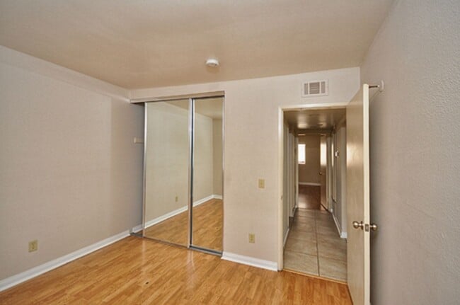 Building Photo - Charming 2BR Condo with Nice Patio and 1 Car Garage!!!