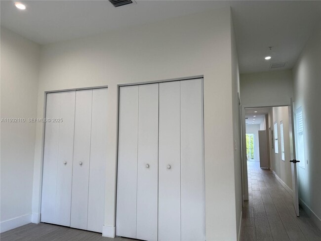 Building Photo - 1786 SW 9th St