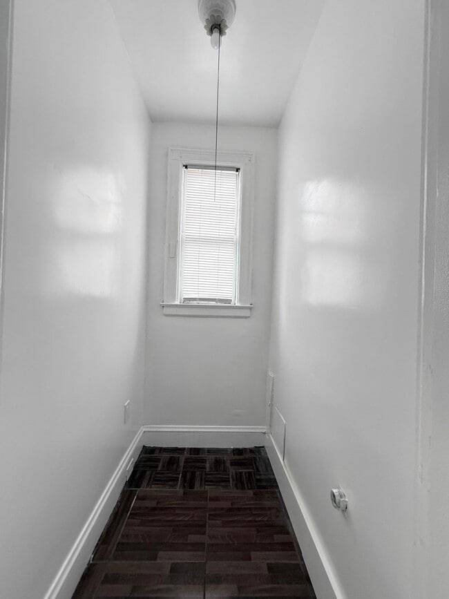 Building Photo - 710 11th St