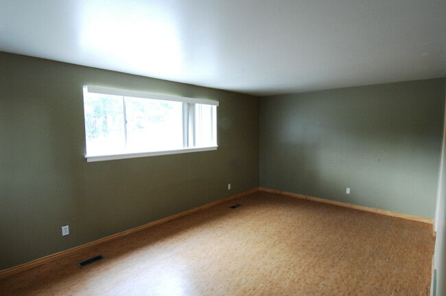 Primary Photo - Great 2 Bedroom Apartment