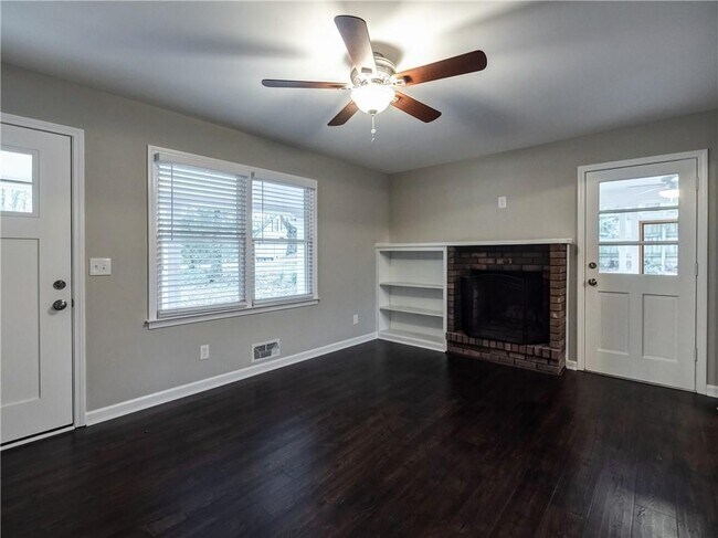 Building Photo - 4745 Hillside Dr