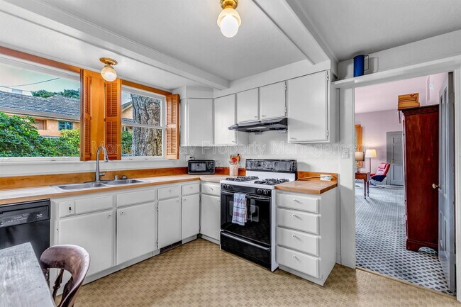 Building Photo - 759 Lighthouse Ave