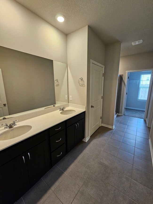 Building Photo - Spacious recently built home just west of Waukee!