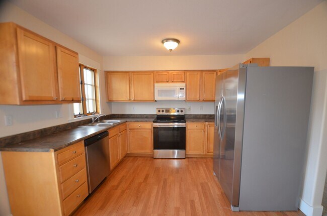 Building Photo - Oak Street Duplex