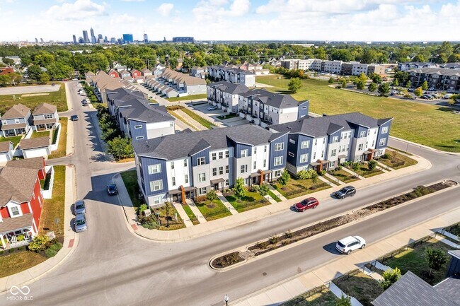 Building Photo - 315 Steeples Blvd