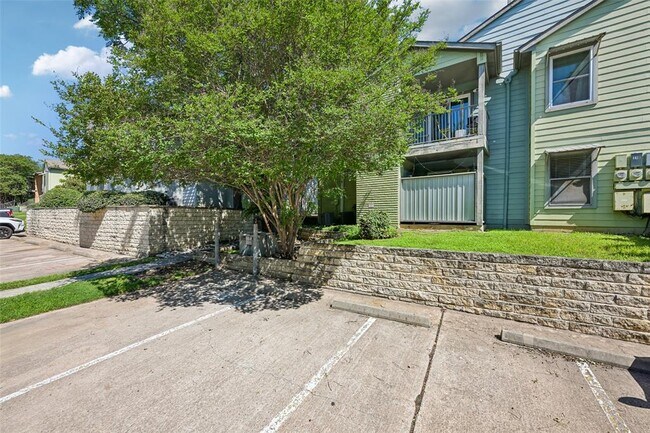 Building Photo - 3204 Menchaca Rd