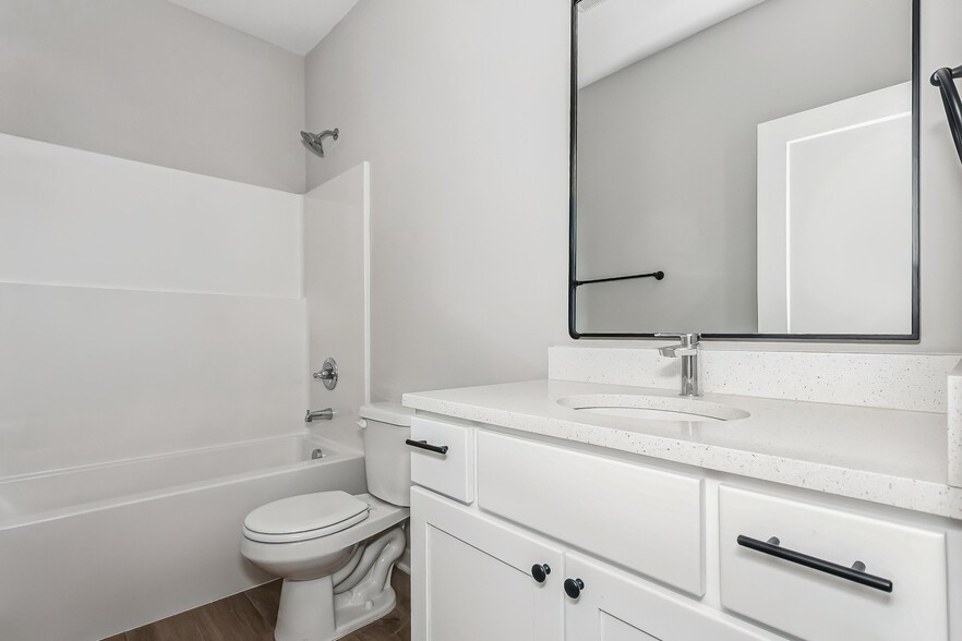 Building Photo - 909 S Logan St